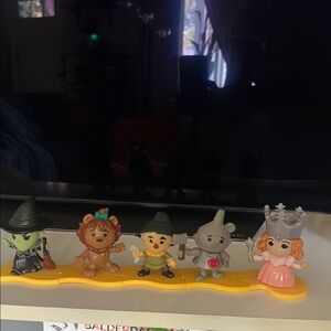 - 2013 McDonald’s happy meal Wizard of Oz Character Figurines - no Dorothy